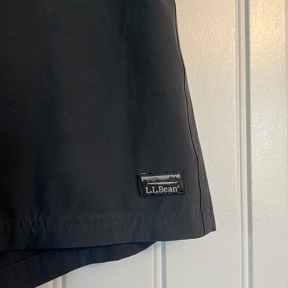L. L. Bean Nylon spandex Shorts Size 6 - Picture 3 of 5